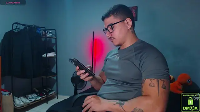 Snapshot of paulo_allen chatting on 02-15-25, 01:16 paulo allen online show from 02-15-25, 01:16