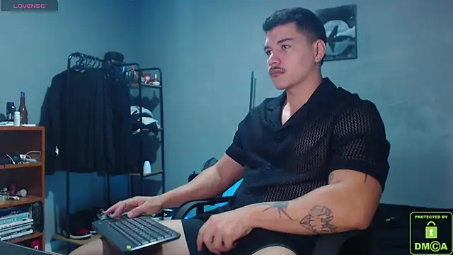 Snapshot of paulo_allen chatting on 03-13-25, 12:46 paulo allen online show from 03-13-25, 12:46