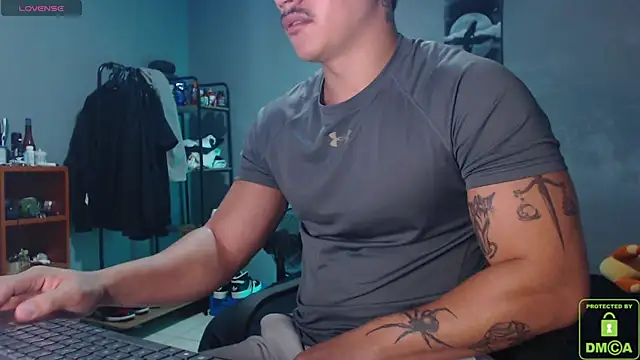 Snapshot of paulo_allen chatting on 03-17-25, 12:35 paulo allen online show from 03-17-25, 12:35