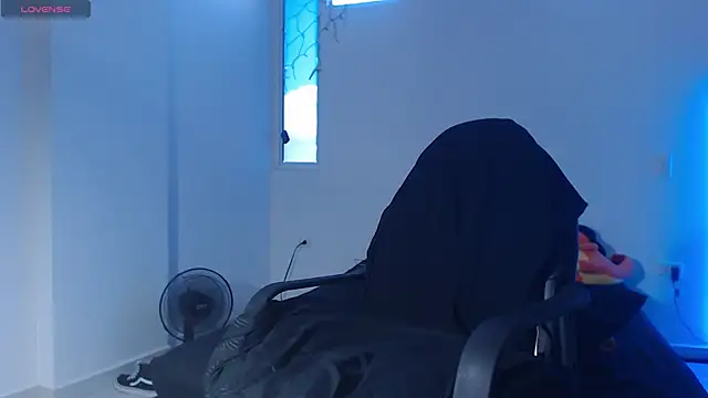 Snapshot of paulo_allen chatting on 10-24-25, 02:02 paulo allen online show from 10-24-25, 02:02