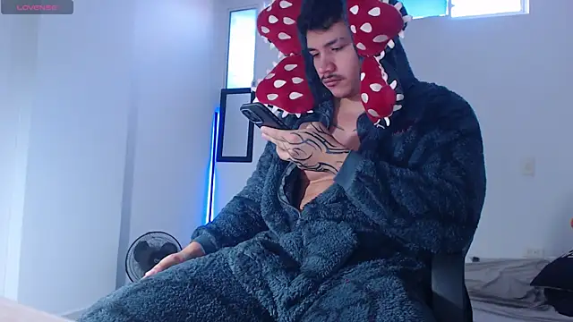 Snapshot of paulo_allen chatting on 01-06-26, 01:04 paulo allen online show from 01-06-26, 01:04