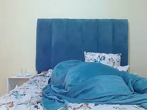 Snapshot of curvycloe1 chatting on 05-22-26, 06:20 curvycloe1 online show from 05-22-26, 06:20