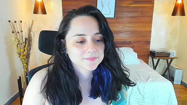 Snapshot of KatherineBond chatting on 02-19-25, 09:58 KatherineBond online show from 02-19-25, 09:58