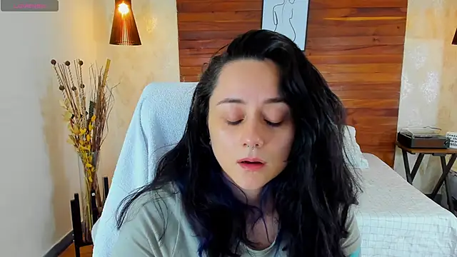 Snapshot of KatherineBond chatting on 02-20-25, 09:20 KatherineBond online show from 02-20-25, 09:20