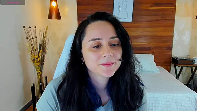 Snapshot of KatherineBond chatting on 02-21-25, 12:27 KatherineBond online show from 02-21-25, 12:27