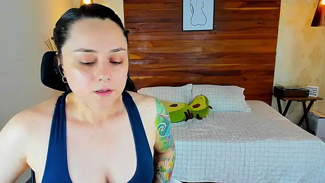 Snapshot of KatherineBond chatting on 03-05-25, 07:38 KatherineBond online show from 03-05-25, 07:38