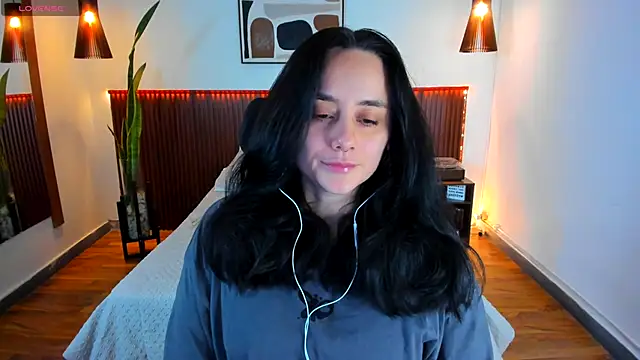 Snapshot of KatherineBond chatting on 10-21-25, 07:47 KatherineBond online show from 10-21-25, 07:47