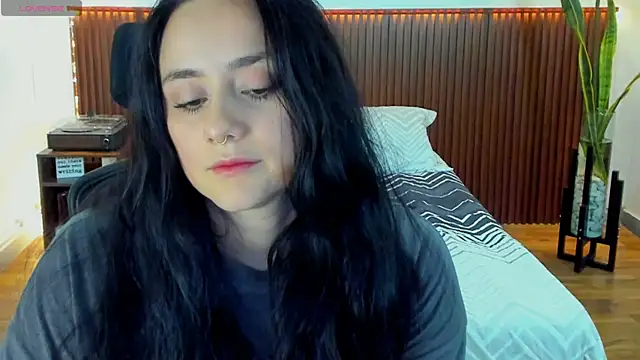 Snapshot of KatherineBond chatting on 11-06-25, 08:10 KatherineBond online show from 11-06-25, 08:10