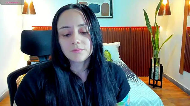 Snapshot of KatherineBond chatting on 11-14-25, 07:45 KatherineBond online show from 11-14-25, 07:45