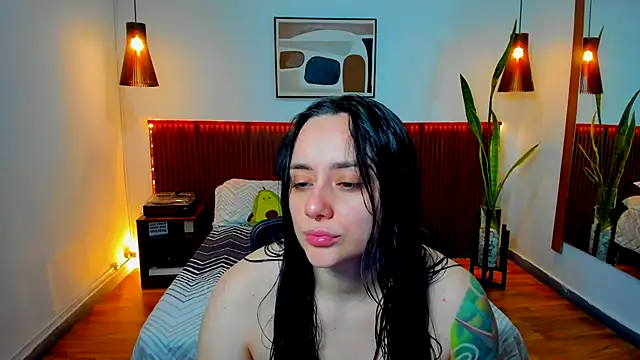 Snapshot of KatherineBond chatting on 11-19-25, 06:30 KatherineBond online show from 11-19-25, 06:30