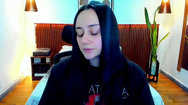 Snapshot of KatherineBond chatting on 11-29-25, 06:44 KatherineBond online show from 11-29-25, 06:44