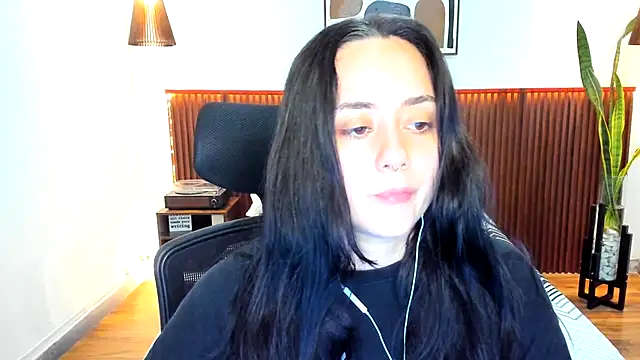 Snapshot of KatherineBond chatting on 12-05-25, 07:10 KatherineBond online show from 12-05-25, 07:10