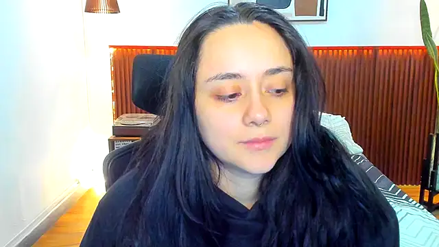 Snapshot of KatherineBond chatting on 12-17-25, 07:31 KatherineBond online show from 12-17-25, 07:31