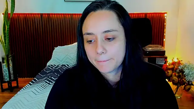 Snapshot of KatherineBond chatting on 12-22-25, 10:07 KatherineBond online show from 12-22-25, 10:07