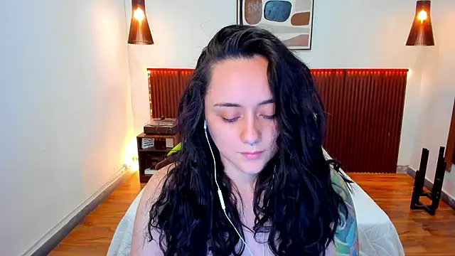 Snapshot of KatherineBond chatting on 02-02-26, 08:29 KatherineBond online show from 02-02-26, 08:29