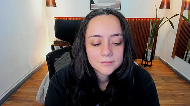 Snapshot of KatherineBond chatting on 02-06-26, 07:50 KatherineBond online show from 02-06-26, 07:50