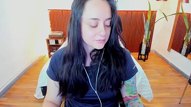 Snapshot of KatherineBond chatting on 02-14-26, 06:26 KatherineBond online show from 02-14-26, 06:26