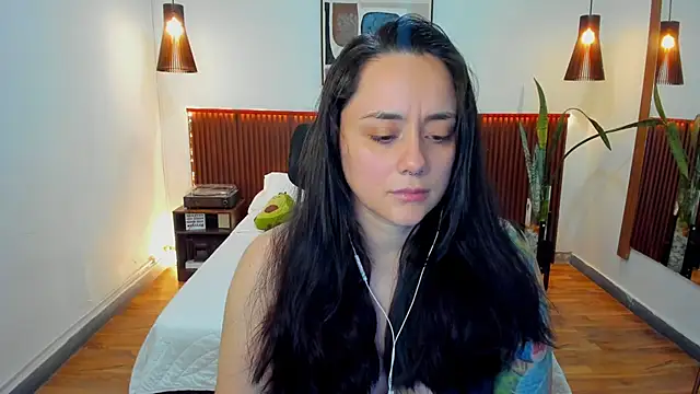 Snapshot of KatherineBond chatting on 02-16-26, 07:10 KatherineBond online show from 02-16-26, 07:10