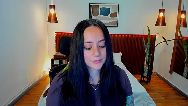 Snapshot of KatherineBond chatting on 02-19-26, 06:15 KatherineBond online show from 02-19-26, 06:15