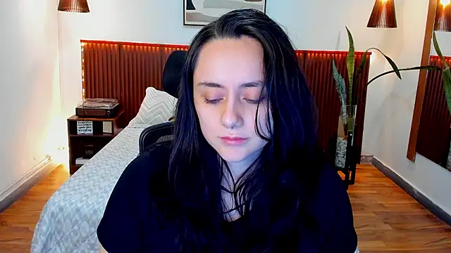 Snapshot of KatherineBond chatting on 03-07-26, 07:00 KatherineBond online show from 03-07-26, 07:00