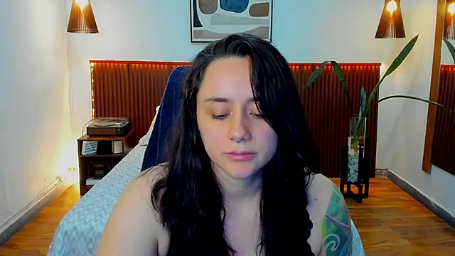 Snapshot of KatherineBond chatting on 03-09-26, 06:12 KatherineBond online show from 03-09-26, 06:12