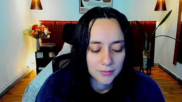 Snapshot of KatherineBond chatting on 03-13-26, 08:04 KatherineBond online show from 03-13-26, 08:04