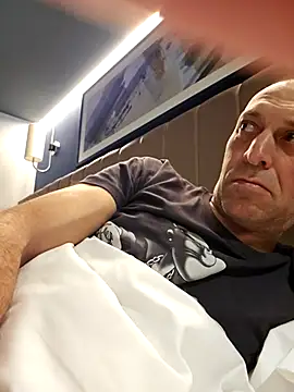 Snapshot of meateater1 chatting on 12-08-24, 11:29 meateater1 online show from 12-08-24, 11:29