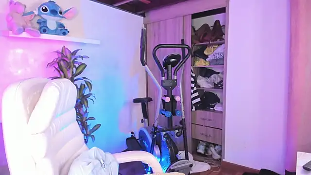 Snapshot of Nataliia_09 chatting on 09-19-25, 04:18 Nataliia 09 online show from 09-19-25, 04:18