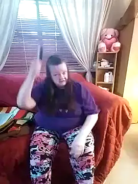 Snapshot of Bayou_Woman68 chatting on 11-30-25, 04:00 Bayou Woman68 online show from 11-30-25, 04:00