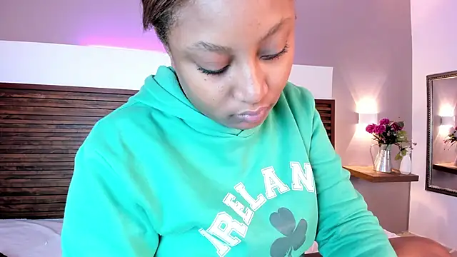 Adelehottman online show from 02-18-26, 12:56