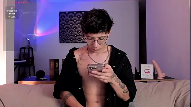 im  thomass online show from 12-23-25, 02:42