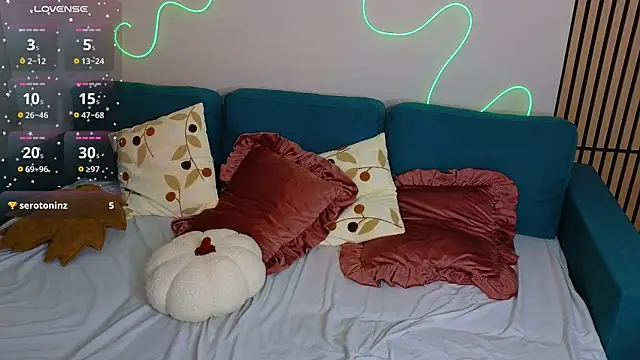 Aisha Riley online show from 11-25-25, 03:45