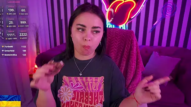 SusieWood online show from 05-18-26, 04:07