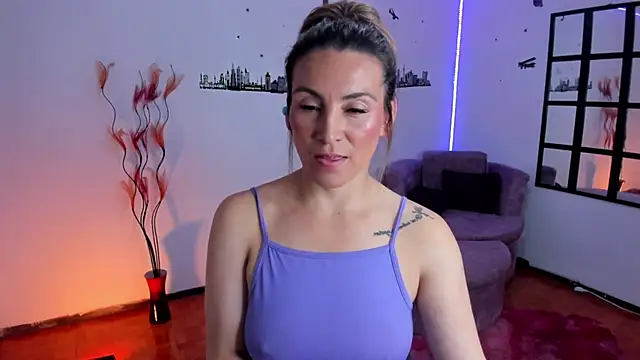 Snapshot of Elizabeth_taylor_b chatting on 02-02-26, 11:36 Elizabeth taylor b online show from 02-02-26, 11:36