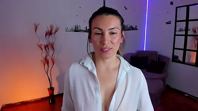 Snapshot of Elizabeth_taylor_b chatting on 02-19-26, 10:06 Elizabeth taylor b online show from 02-19-26, 10:06