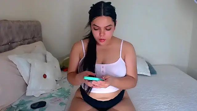 Snapshot of Sara-04 chatting on 07-27-26, 10:28 Sara-04 online show from 07-27-26, 10:28