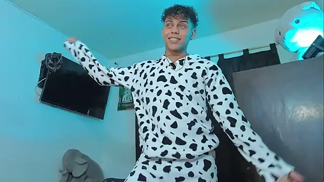 Snapshot of visaelX chatting on 12-16-24, 03:22 visaelX online show from 12-16-24, 03:22