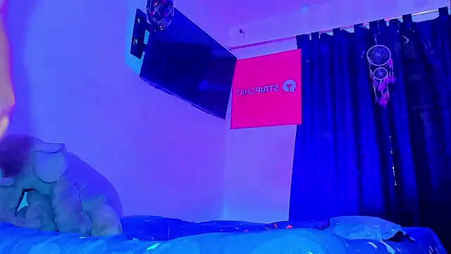 Snapshot of visaelX chatting on 12-22-24, 07:21 visaelX online show from 12-22-24, 07:21