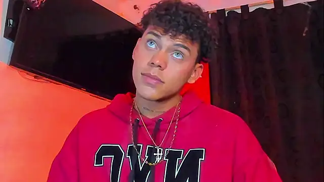 Snapshot of visaelX chatting on 12-24-24, 11:11 visaelX online show from 12-24-24, 11:11