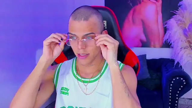 Snapshot of visaelX chatting on 01-18-25, 03:42 visaelX online show from 01-18-25, 03:42