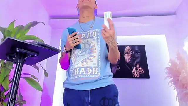 Snapshot of visaelX chatting on 01-29-25, 12:24 visaelX online show from 01-29-25, 12:24