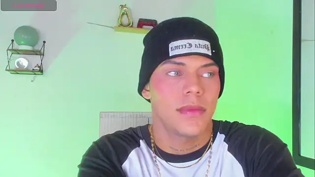 Snapshot of visaelX chatting on 02-27-25, 02:32 visaelX online show from 02-27-25, 02:32