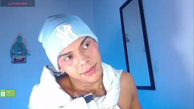 Snapshot of visaelX chatting on 03-17-25, 08:51 visaelX online show from 03-17-25, 08:51