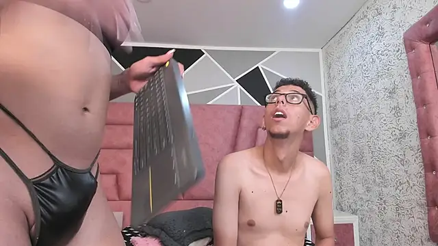 Snapshot of Derek_and_Skarlet chatting on 01-16-25, 07:10 Derek and Skarlet online show from 01-16-25, 07:10