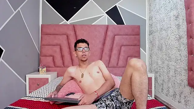 Snapshot of Derek_and_Skarlet chatting on 01-25-25, 02:36 Derek and Skarlet online show from 01-25-25, 02:36