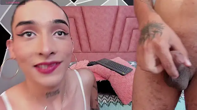 Snapshot of Derek_and_Skarlet chatting on 02-05-25, 06:48 Derek and Skarlet online show from 02-05-25, 06:48