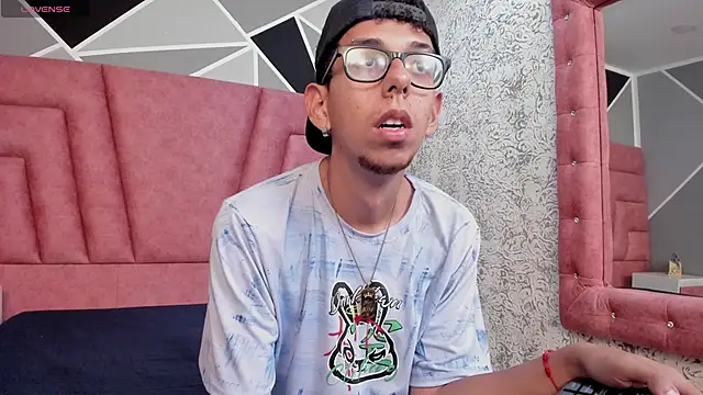 Snapshot of Derek_and_Skarlet chatting on 02-07-25, 06:45 Derek and Skarlet online show from 02-07-25, 06:45