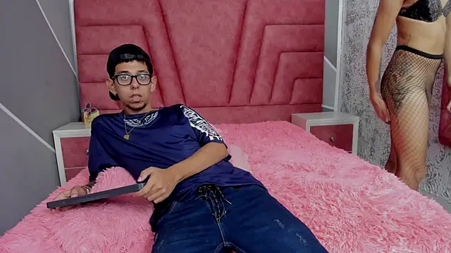 Snapshot of Derek_and_Skarlet chatting on 02-16-25, 03:05 Derek and Skarlet online show from 02-16-25, 03:05