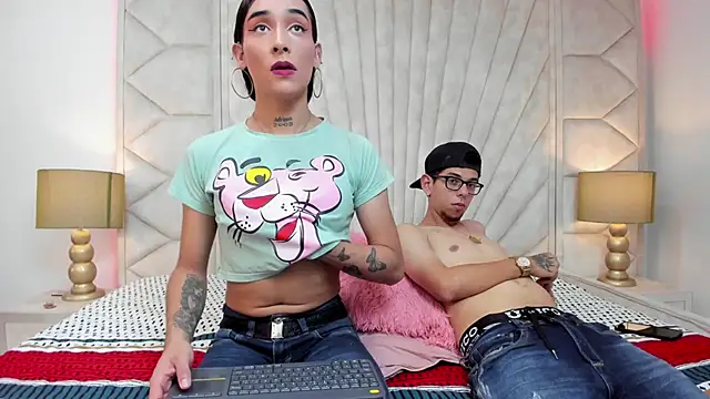 Snapshot of Derek_and_Skarlet chatting on 02-28-25, 06:31 Derek and Skarlet online show from 02-28-25, 06:31