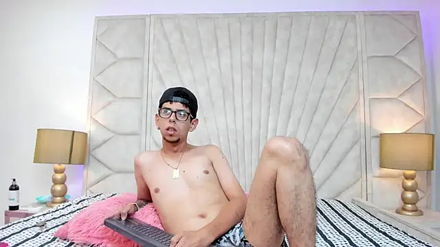 Snapshot of Derek_and_Skarlet chatting on 03-01-25, 07:26 Derek and Skarlet online show from 03-01-25, 07:26